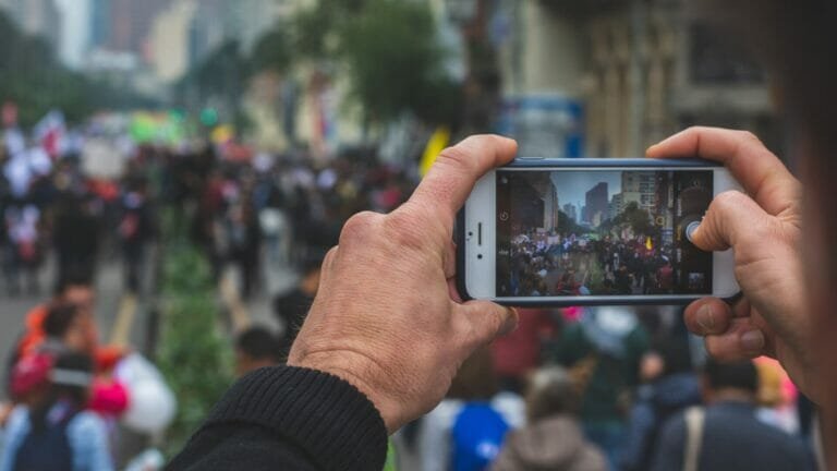 Tecnología, esfera pública y periodismo en Colombia: tensiones por la pauta publicitaria exacerbadas
